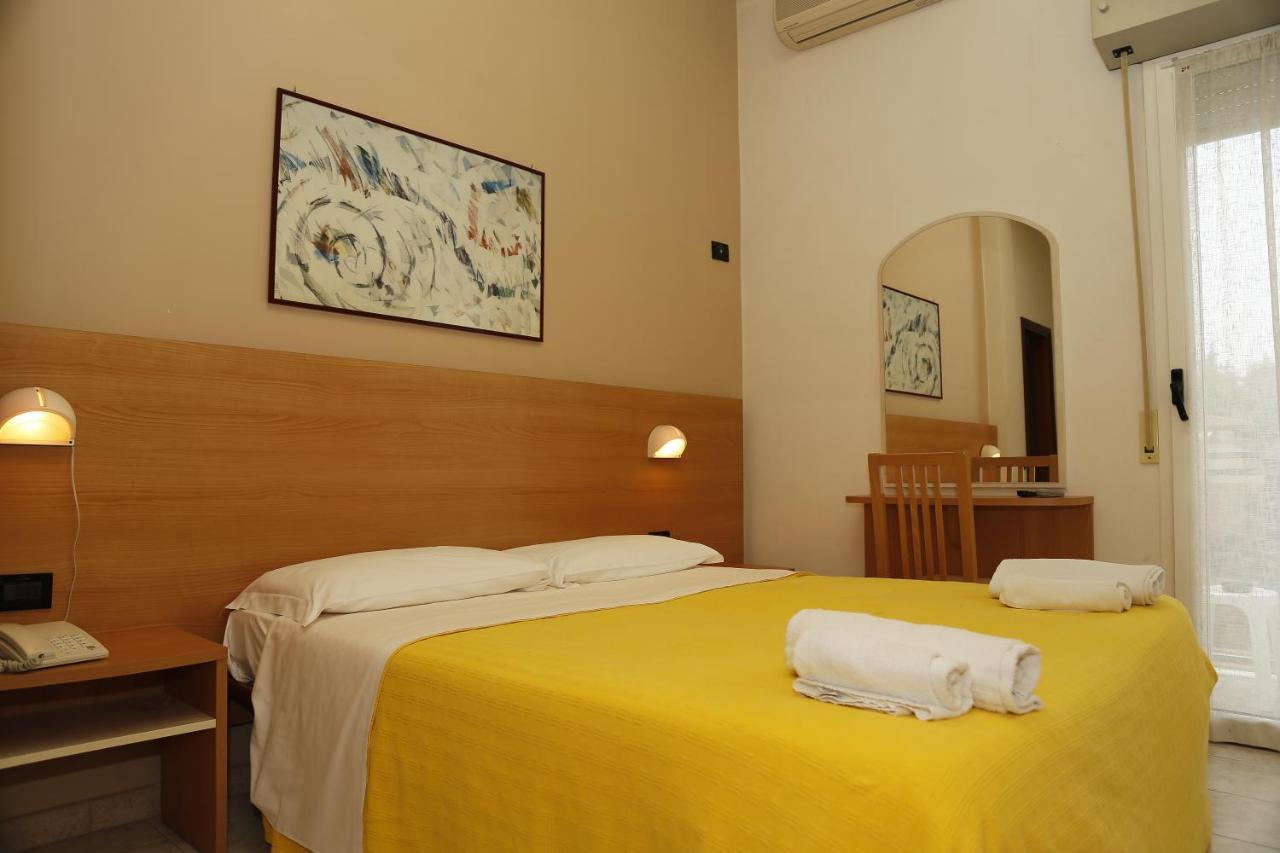 Hotel Villa Dina Rimini Kültér fotó