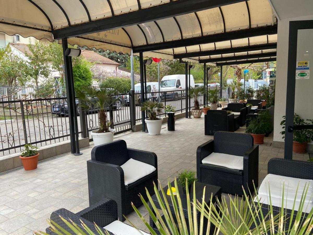 Hotel Villa Dina Rimini Kültér fotó