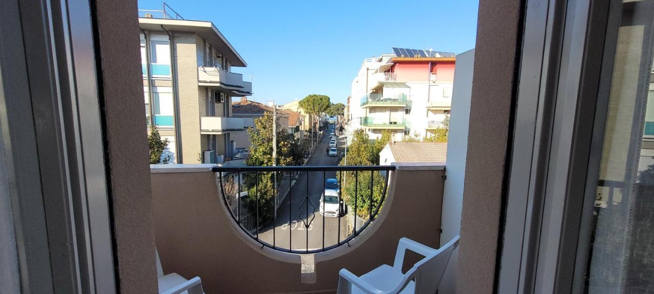 Hotel Villa Dina Rimini Kültér fotó