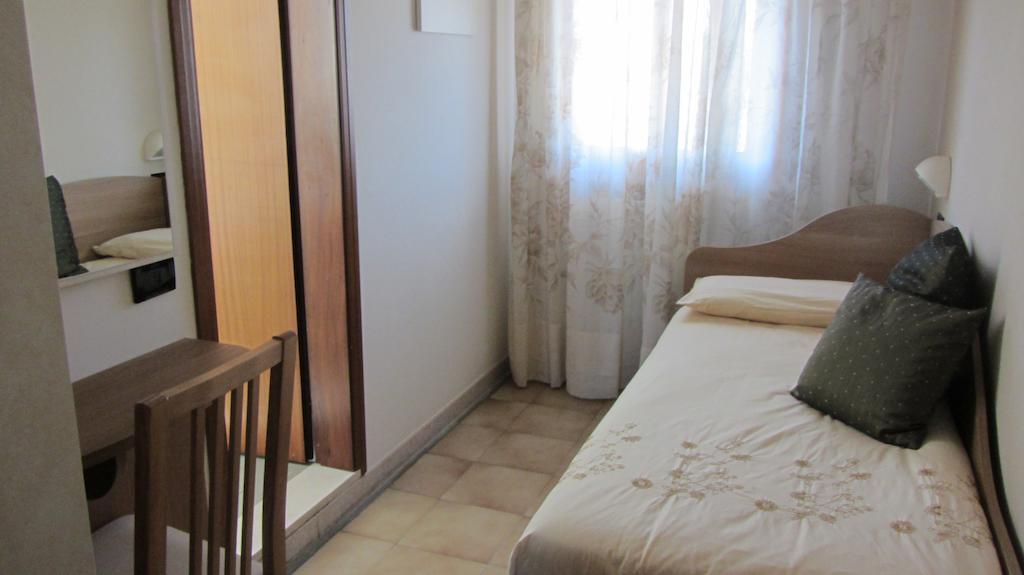 Hotel Villa Dina Rimini Szoba fotó