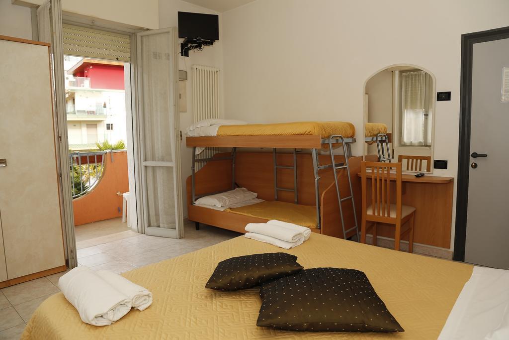 Hotel Villa Dina Rimini Kültér fotó