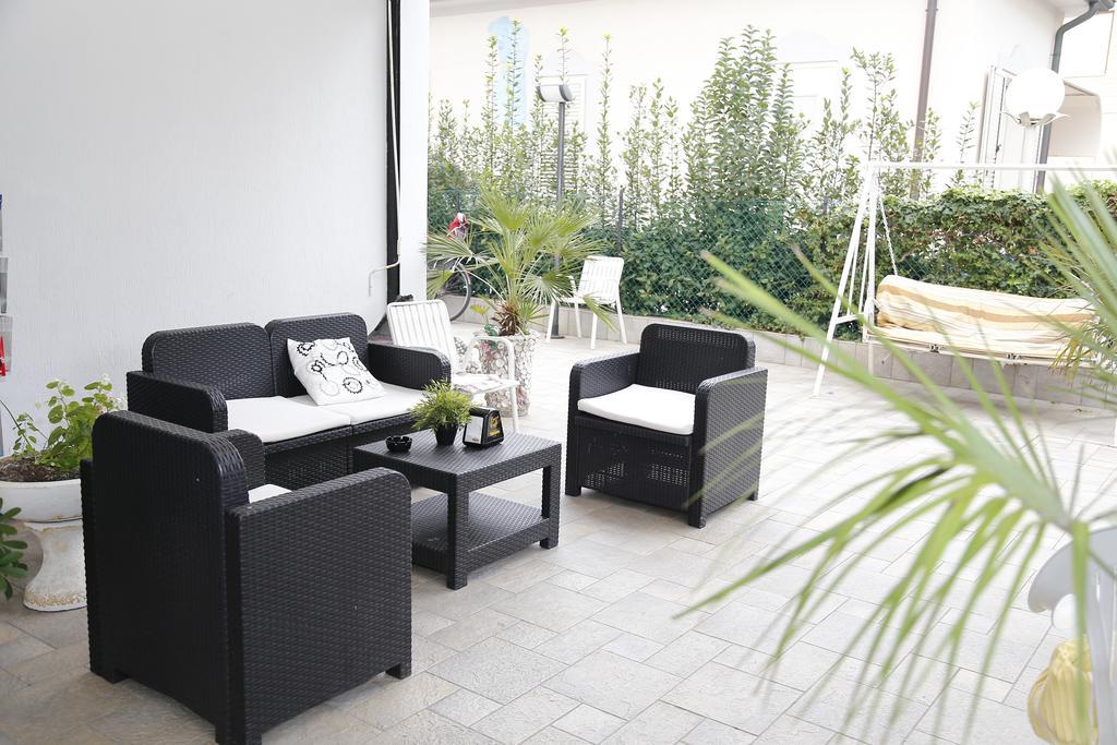 Hotel Villa Dina Rimini Kültér fotó