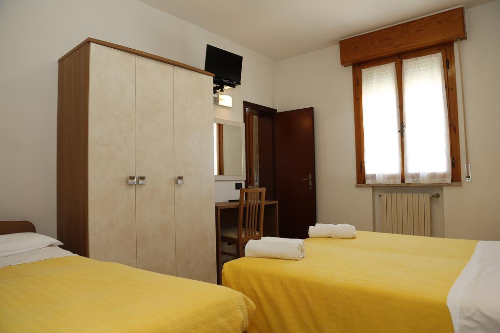 Hotel Villa Dina Rimini Kültér fotó