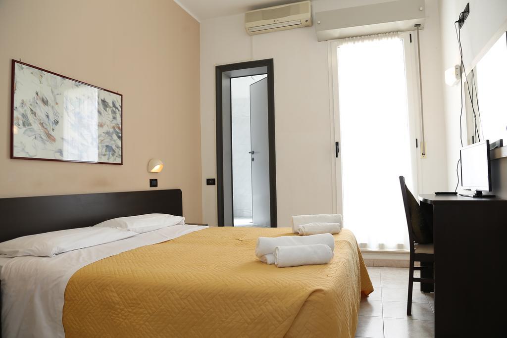Hotel Villa Dina Rimini Kültér fotó