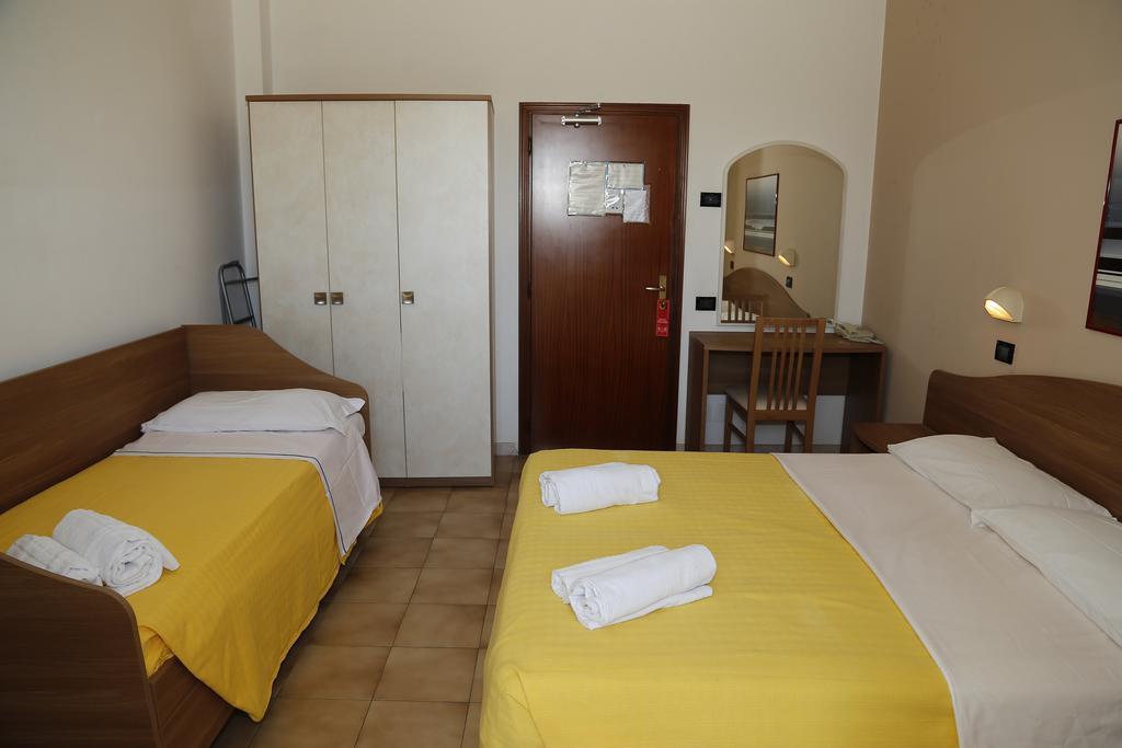 Hotel Villa Dina Rimini Kültér fotó