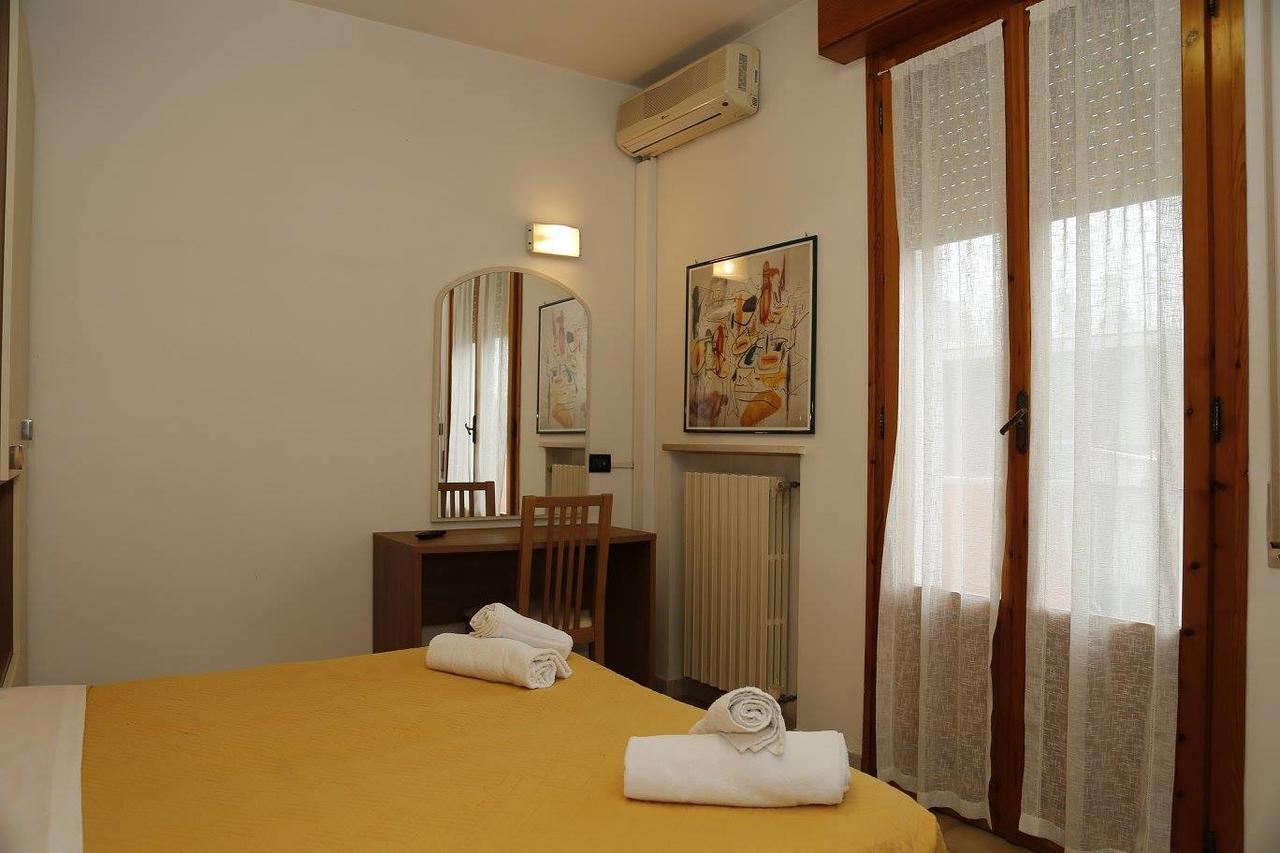 Hotel Villa Dina Rimini Kültér fotó